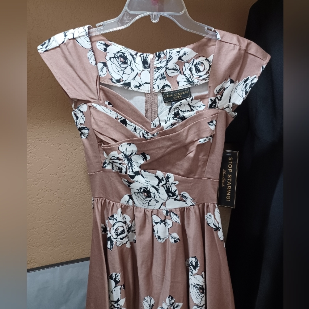 NWT retro pinup look floral print dress tan, black & white flowers Stop Staring